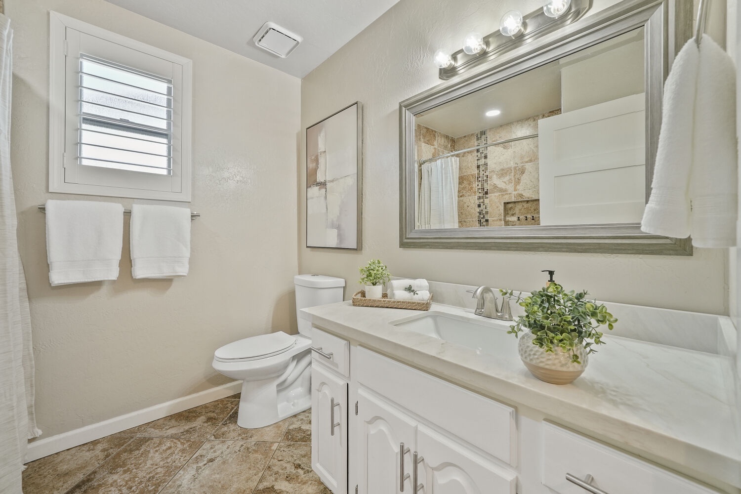 Hallway full bathroom