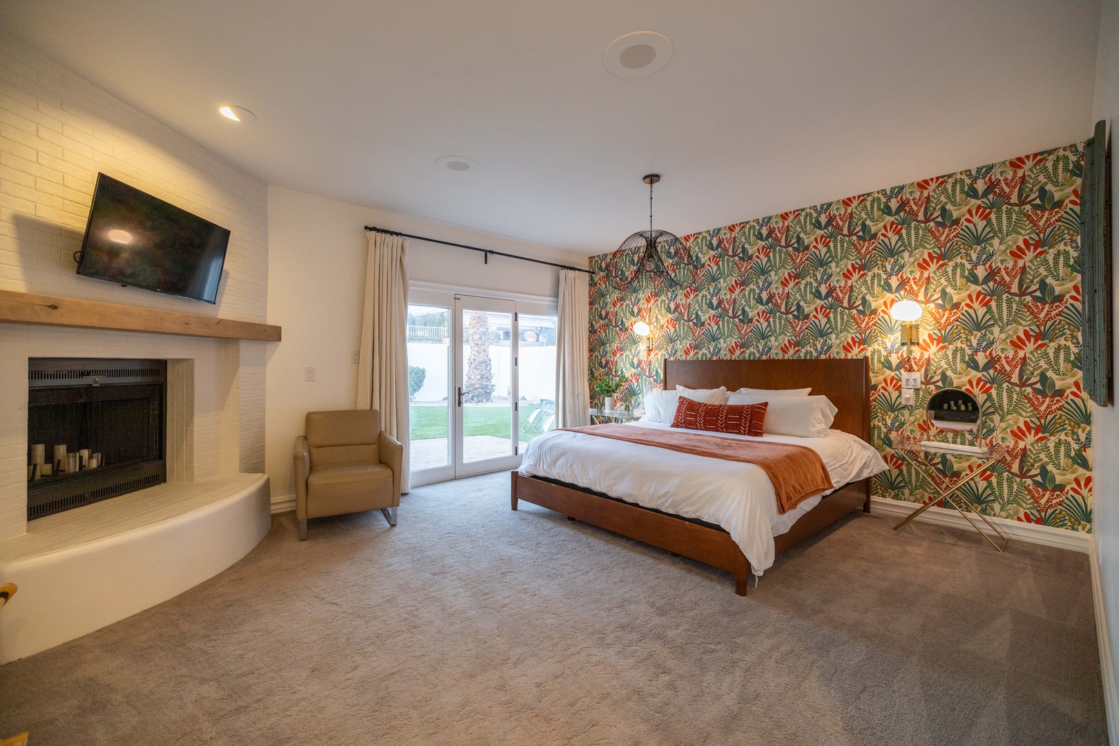 Spacious Master King Bedroom