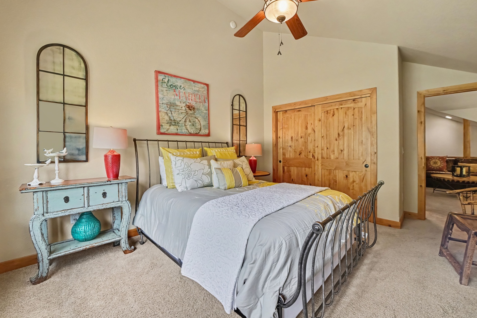 2nd Queen bedroom upstairs.