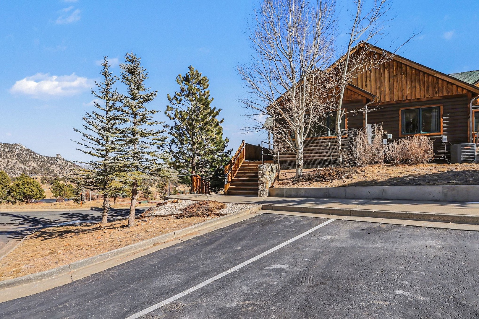 Mountain lodge with convenient parking and stunning natural surroundings nestled among pine trees.