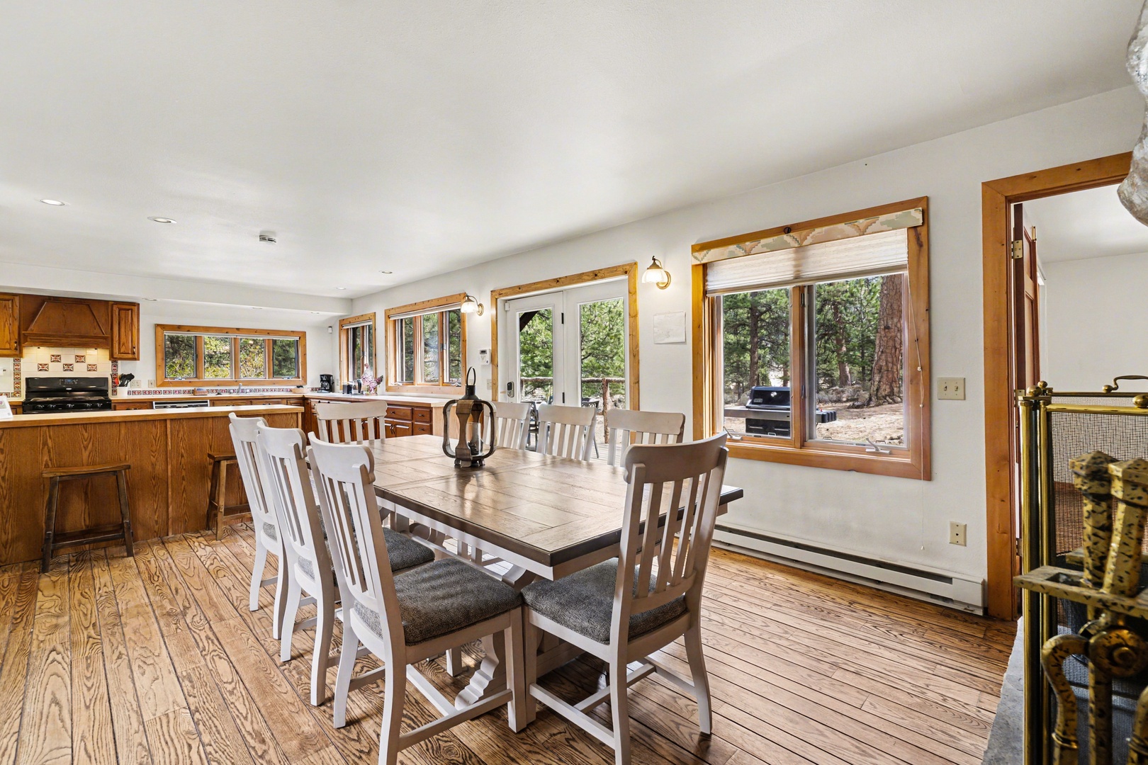 Gather around this spacious dining table where your group can share meals while enjoying forest views through large windows.