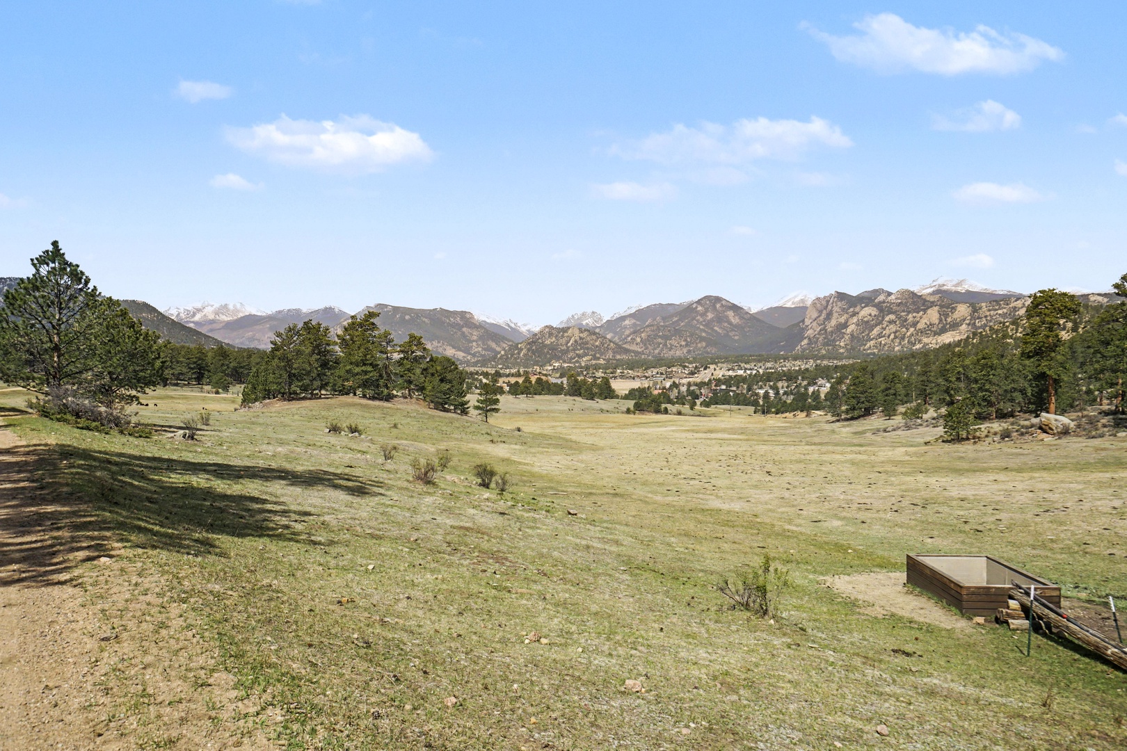 Stunning mountain valley views stretch across open meadows, offering peaceful countryside scenery near the property.