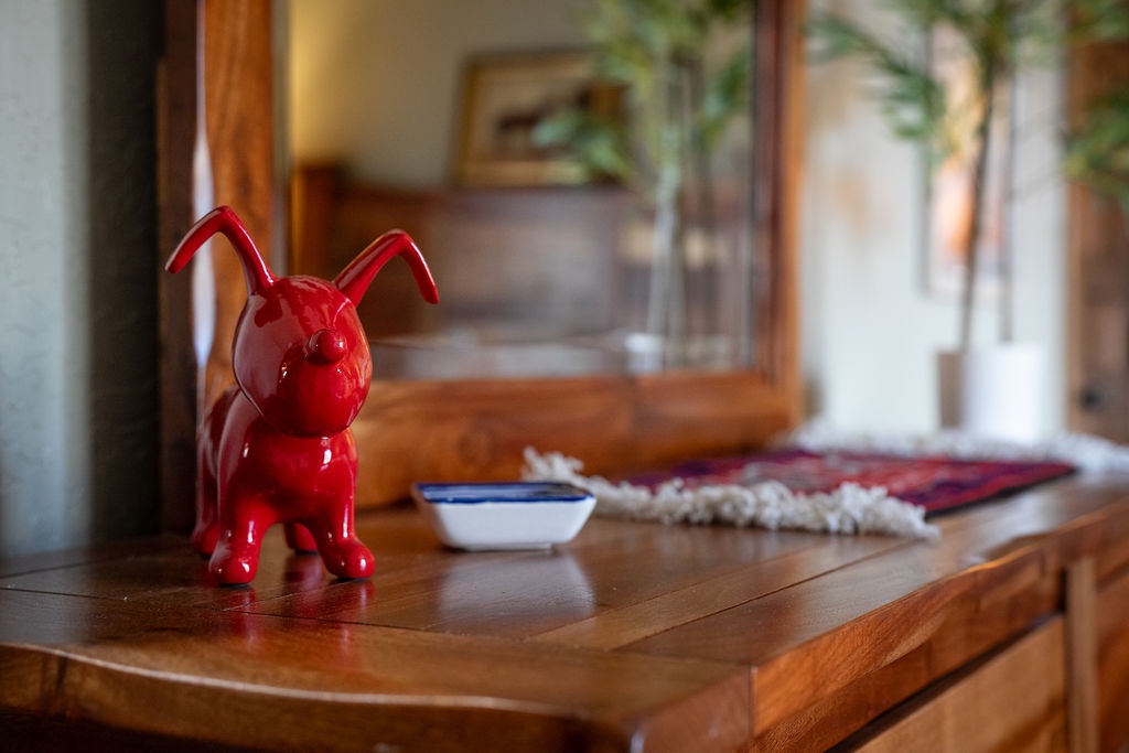 Charming details await your discovery in this thoughtfully decorated space, where playful touches create a warm, welcoming atmosphere.