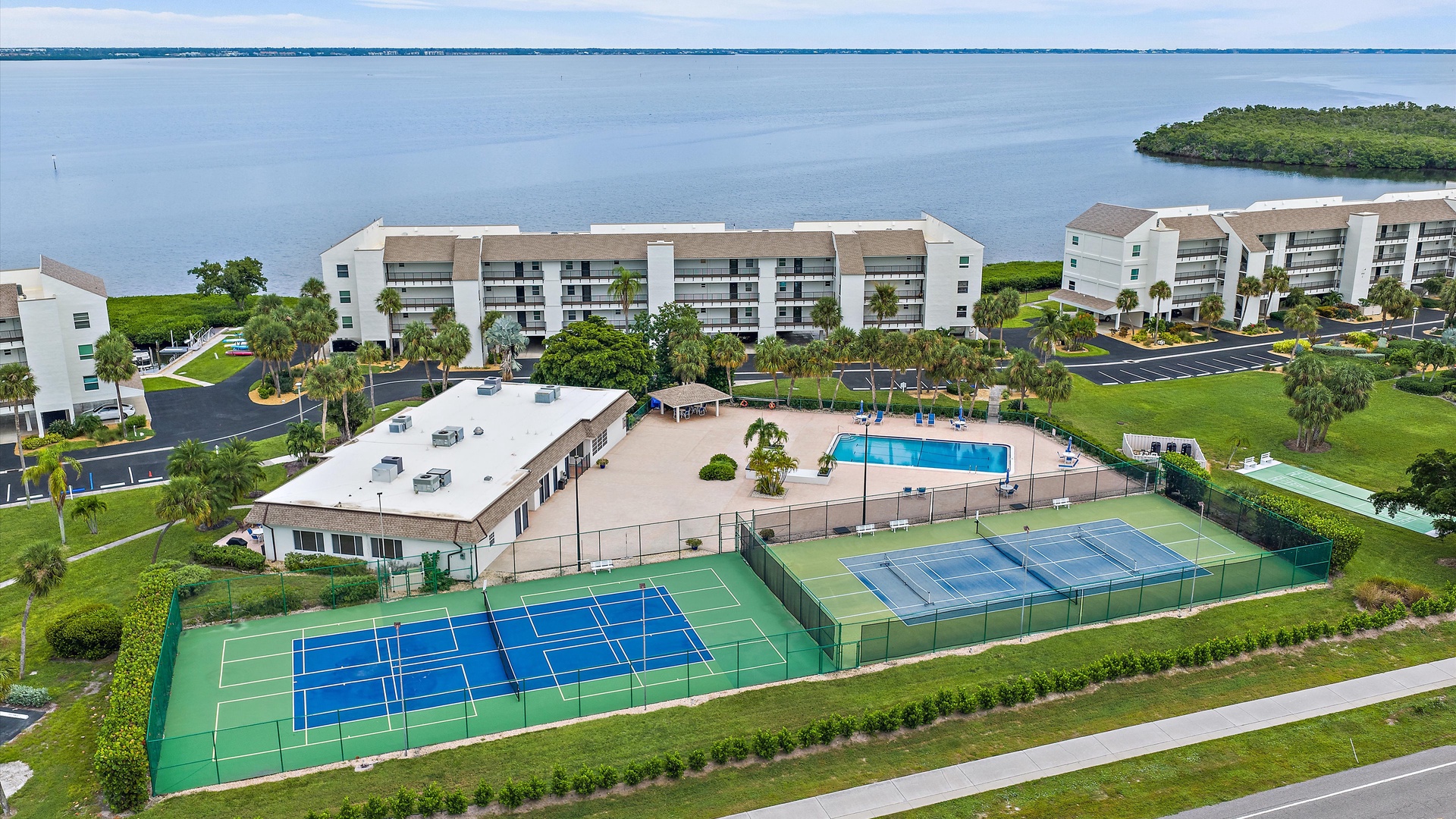 Bayfront living with plenty to enjoy. Spend your Windward Bay days between two heated community pools, tennis, pickleball, and the Gulf beach across the road—or unwind with a workout and sauna before returning to your penthouse retreat.