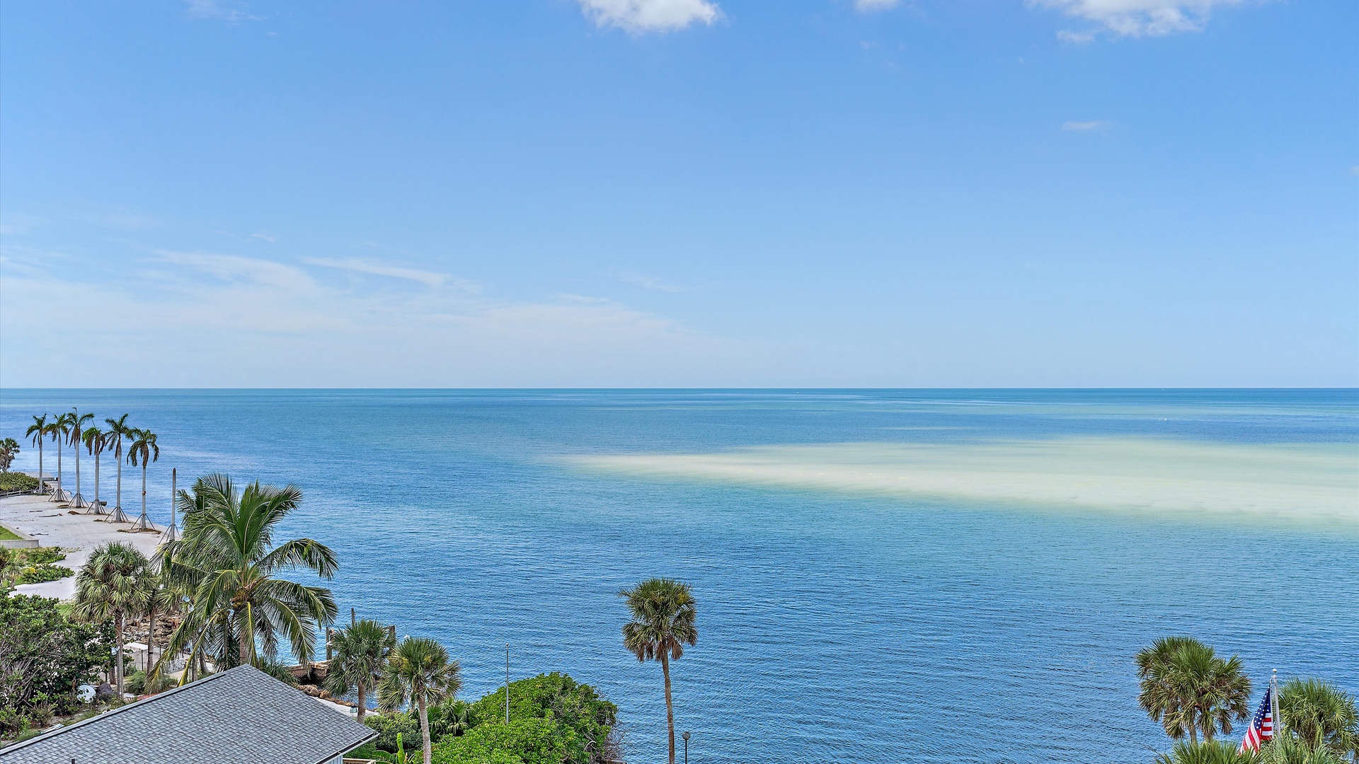 Siesta Key Beach with a family friendly pavilion.