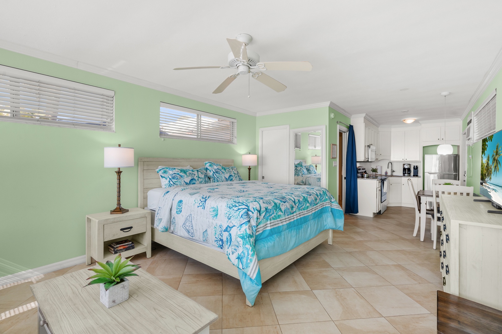 Wake up refreshed in the King sized bed with fresh linens and beachfront views.