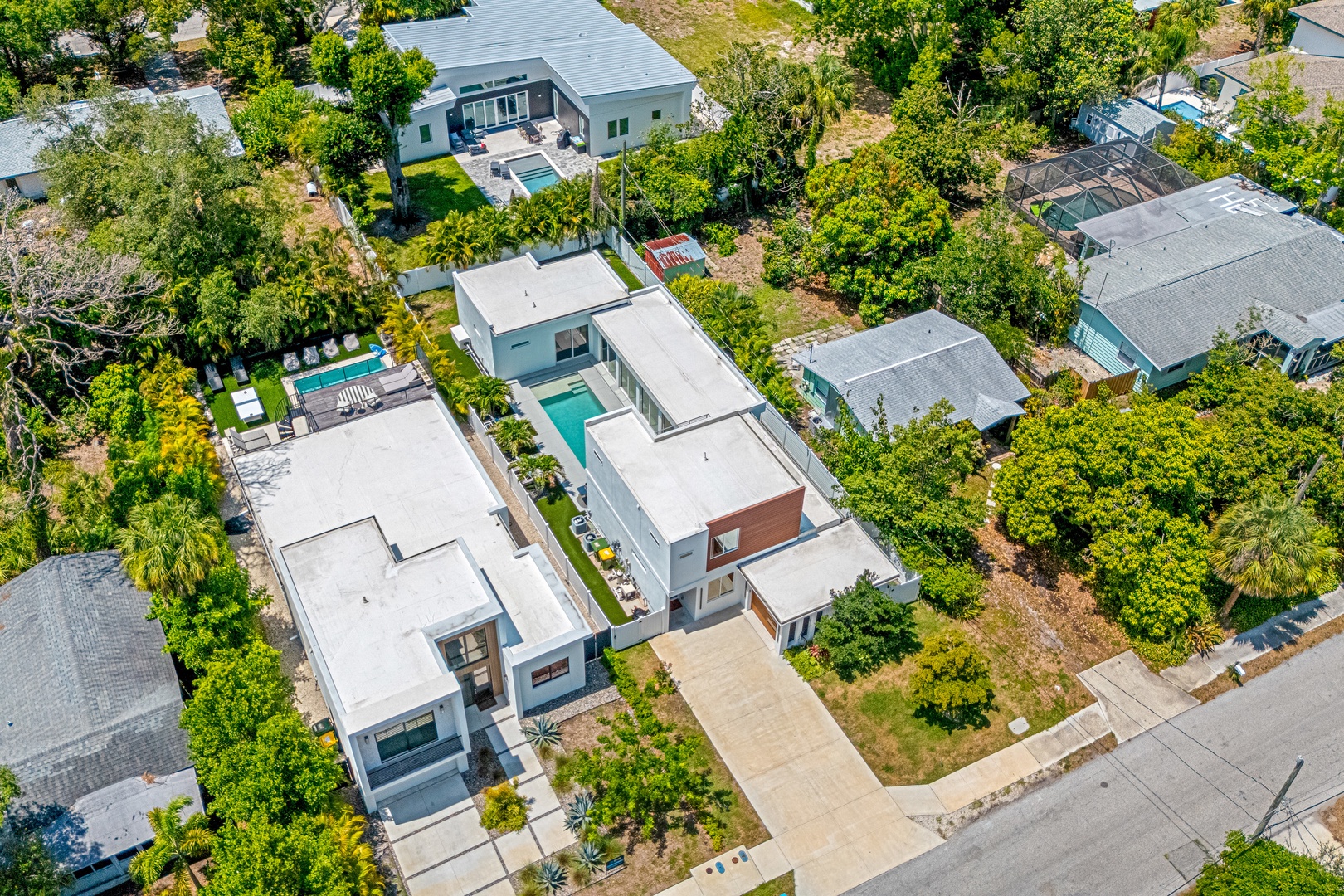 Close to Downtown Sarasota dining, shopping, and nightlife - free trolley for transportation to St. Armond's Circle and top-rated beaches.