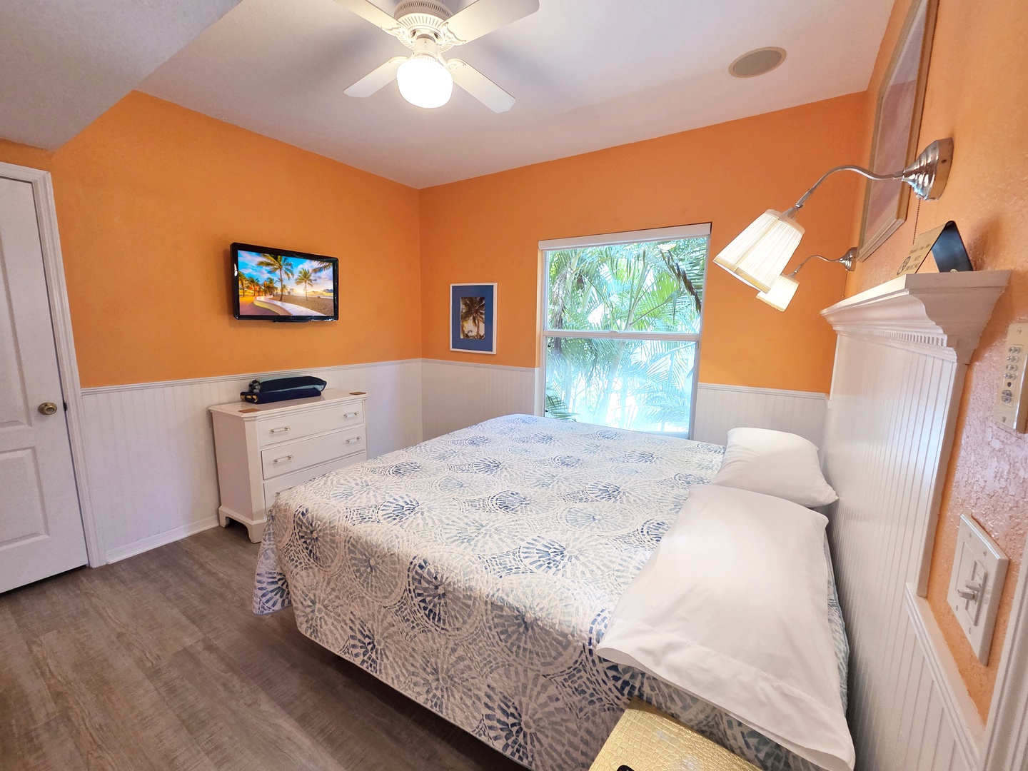 Settle into your bright and cheerful bedroom, where warm tropical tones and a plush bed await after your day of adventure. Wake up to peaceful palm fronds swaying just outside your window.