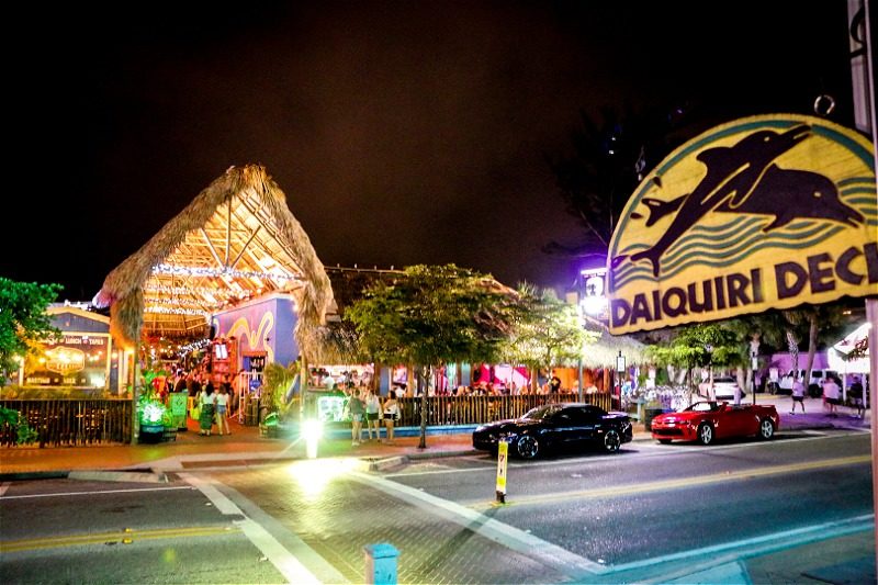 Siesta Key Village offers vibrant evening nightlife and lively dining areas.