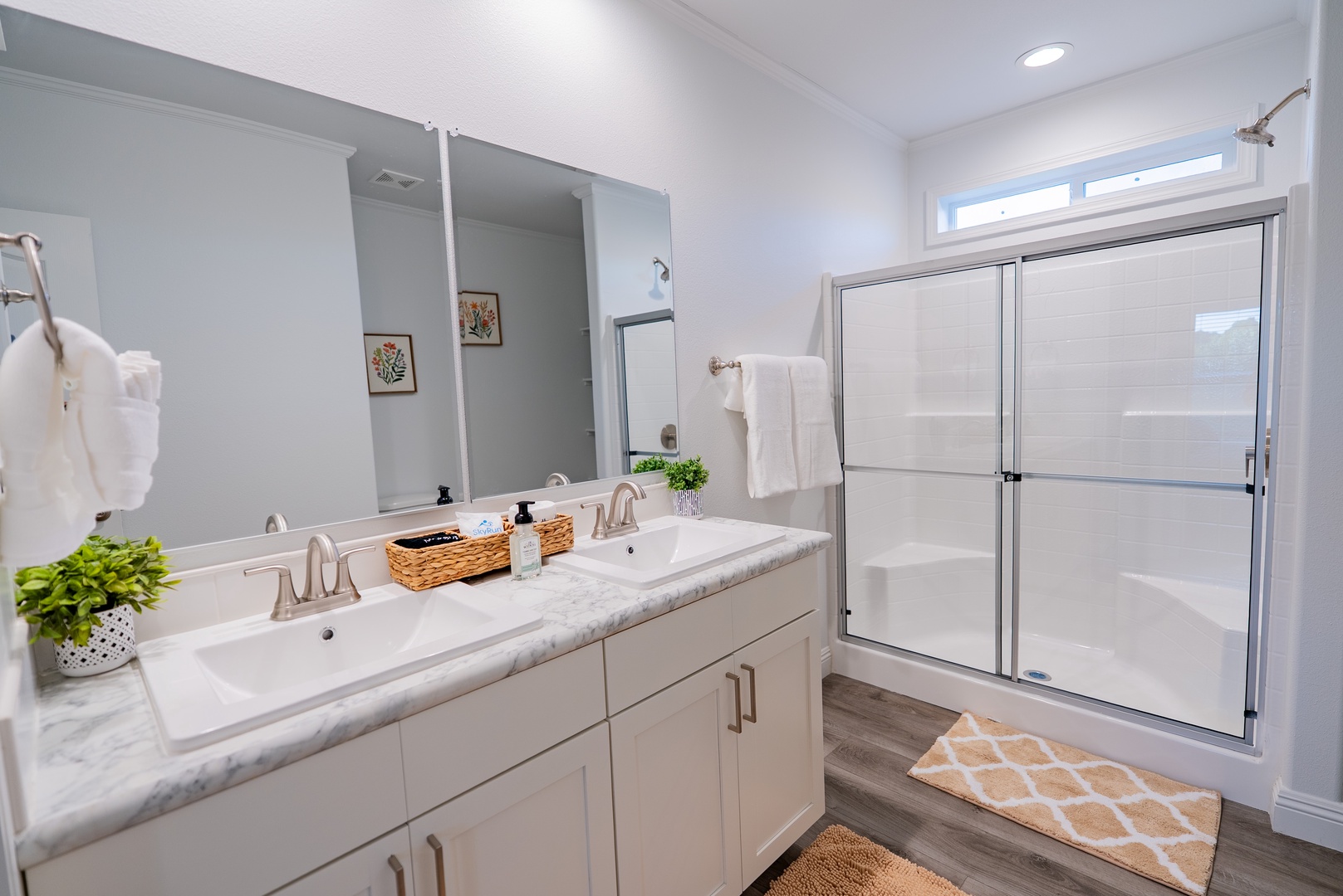 Features walk-in shower and two sinks to get ready.