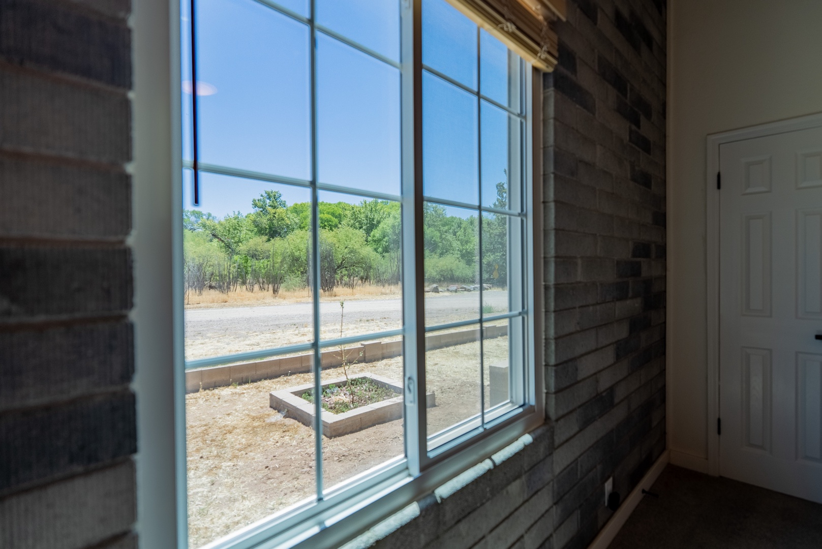Windows have all been recently replaced and sealed
