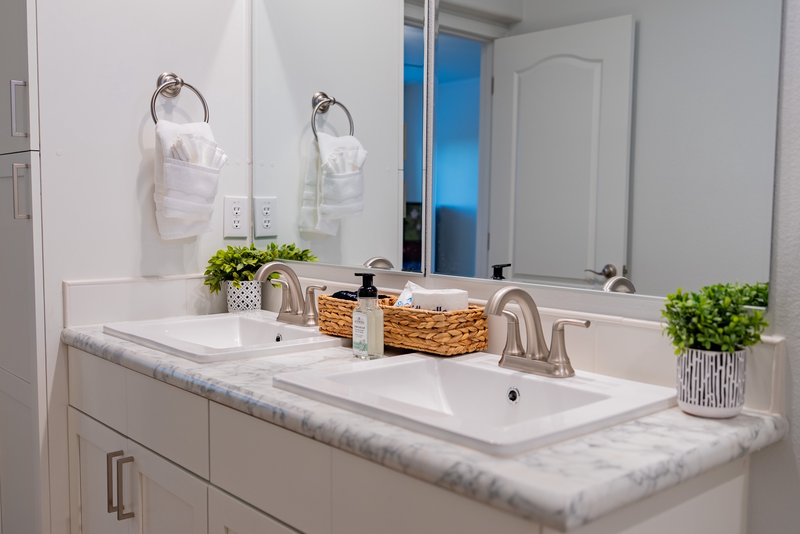 Spacious dual-sink bathroom and starter amenities.