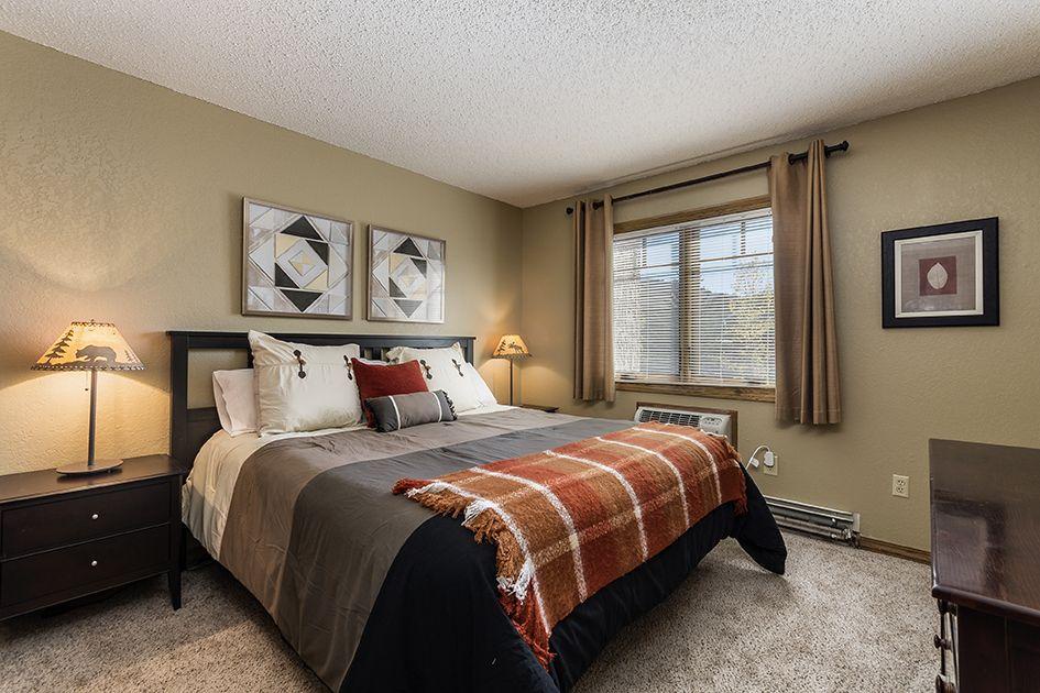 The main level primary bedroom has a plush King bed, smart TV, and plenty of storage space for your belongings.