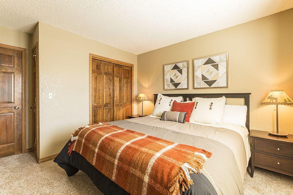 The main level primary bedroom has a plush King bed, smart TV, and plenty of storage space for your belongings.