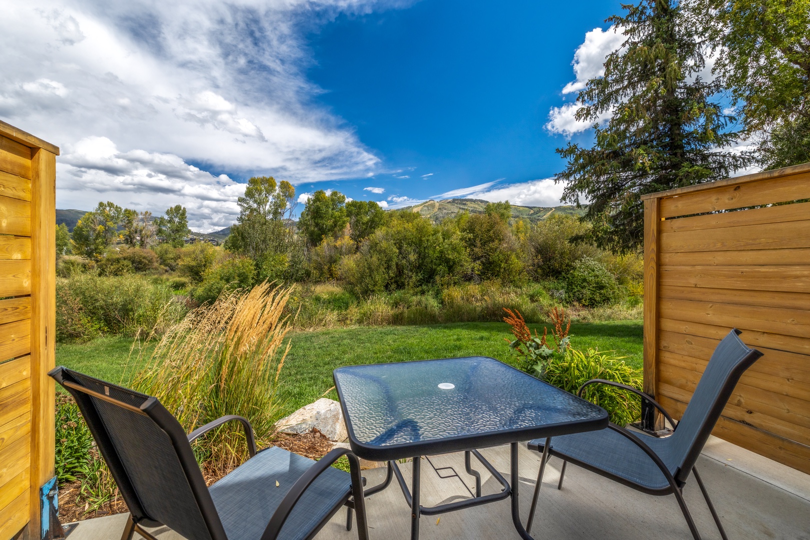 Nestled in a picturesque mountain valley, this property offers a tranquil natural escape framed by rolling hills and lush greenery, perfect for a peaceful retreat away from the bustle of everyday life.