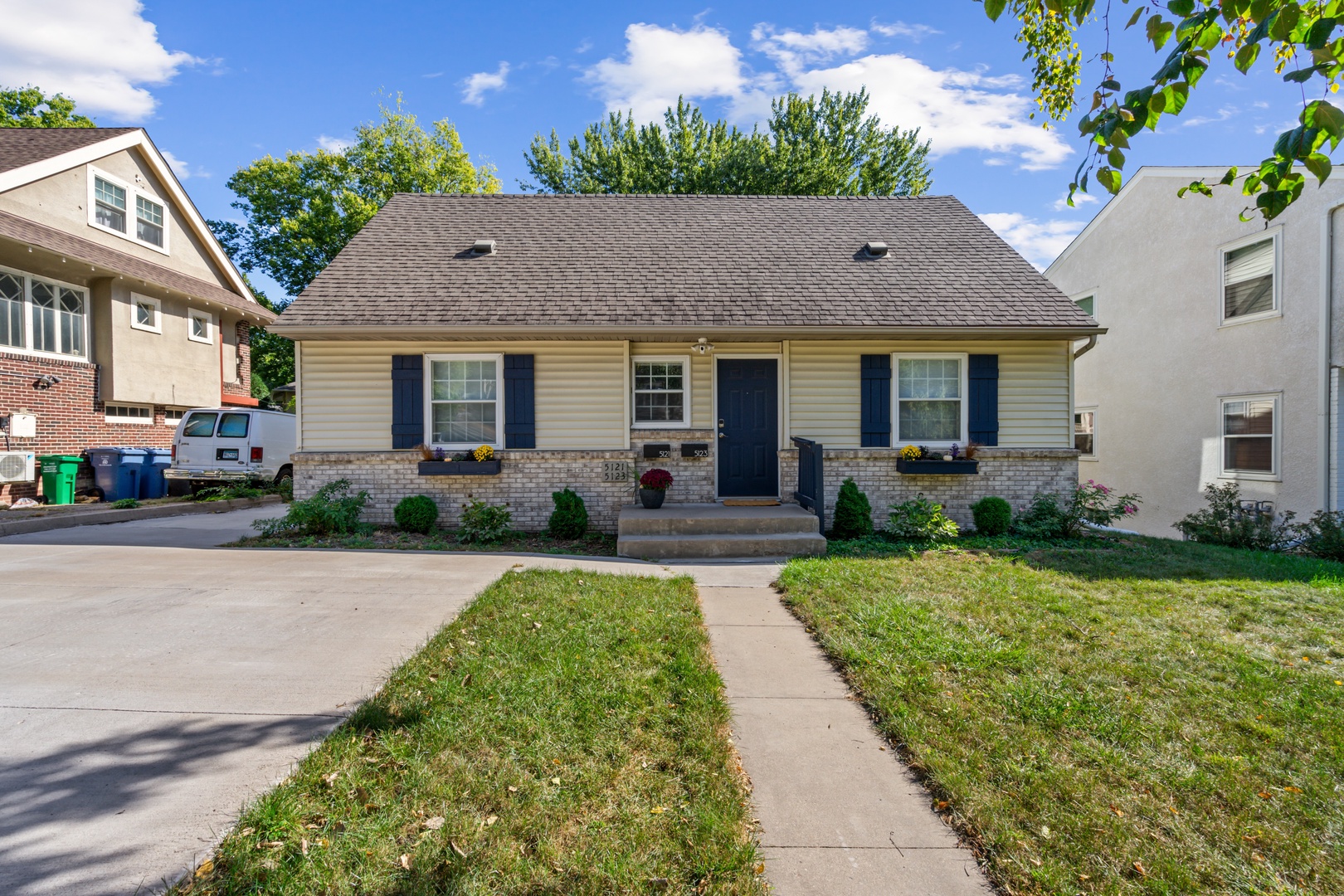 The Nicollet Nook (Entire Duplex)