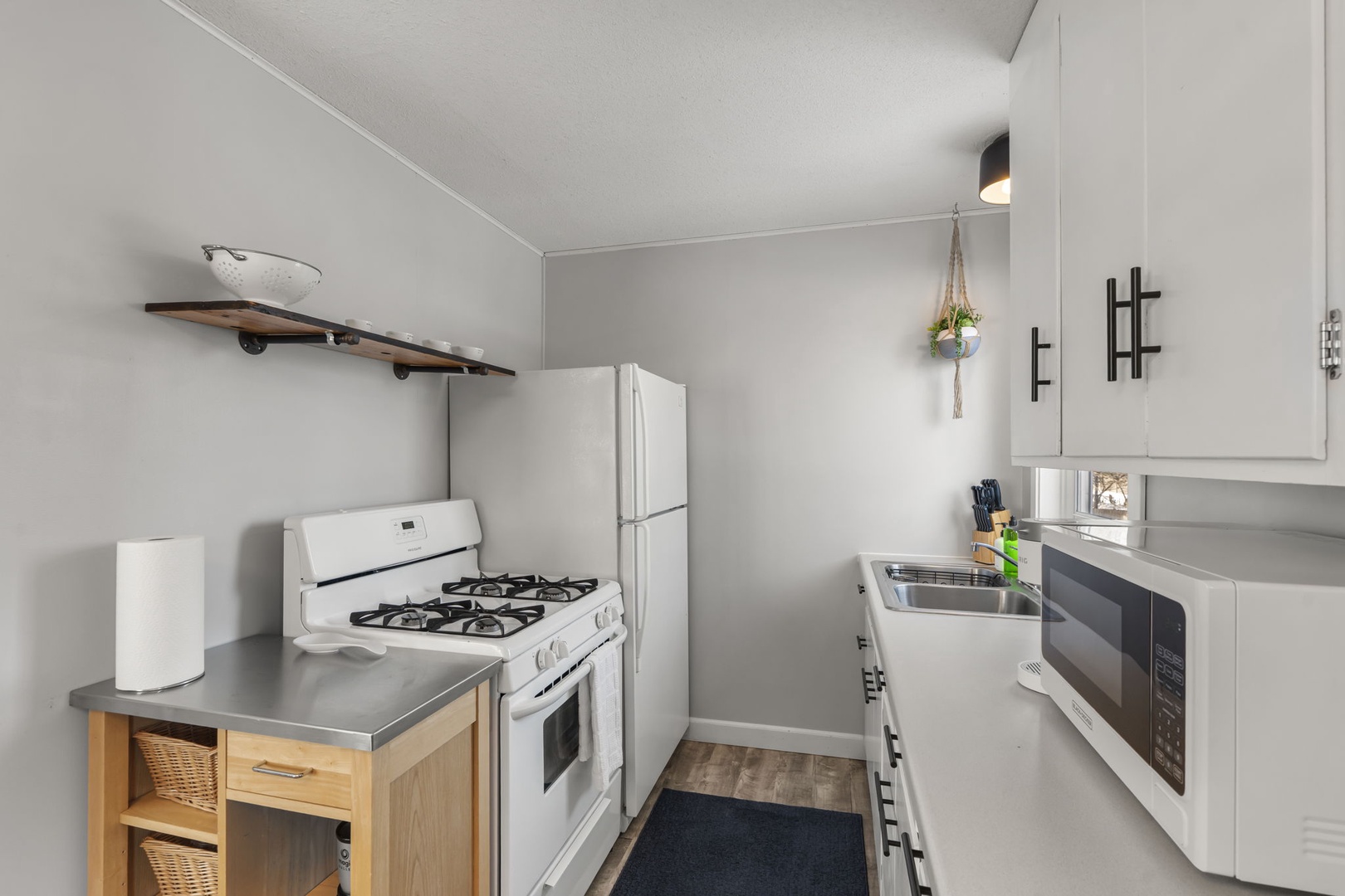 Cook your favorite meals in this fully equipped kitchen featuring modern appliances, ample counter space, and everything you need for a comfortable stay.