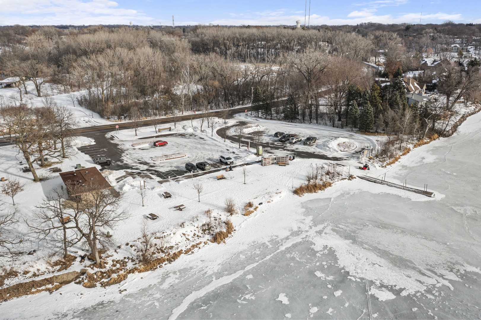 Public parking and lake access area for easy visits year-round
