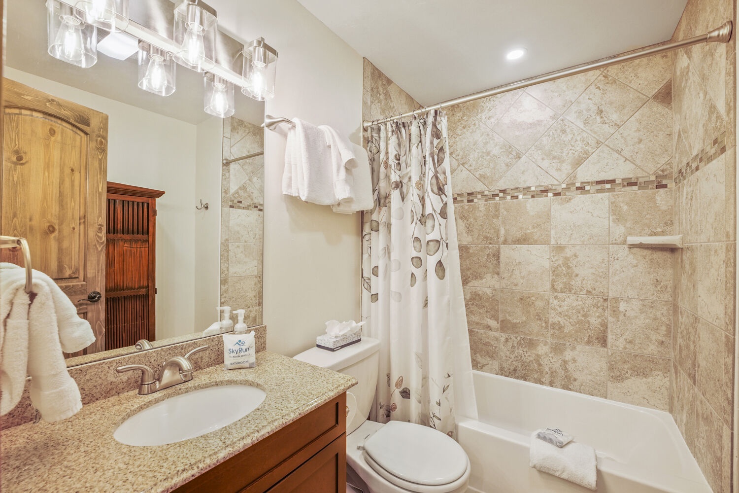 Primary En-suite Bathroom