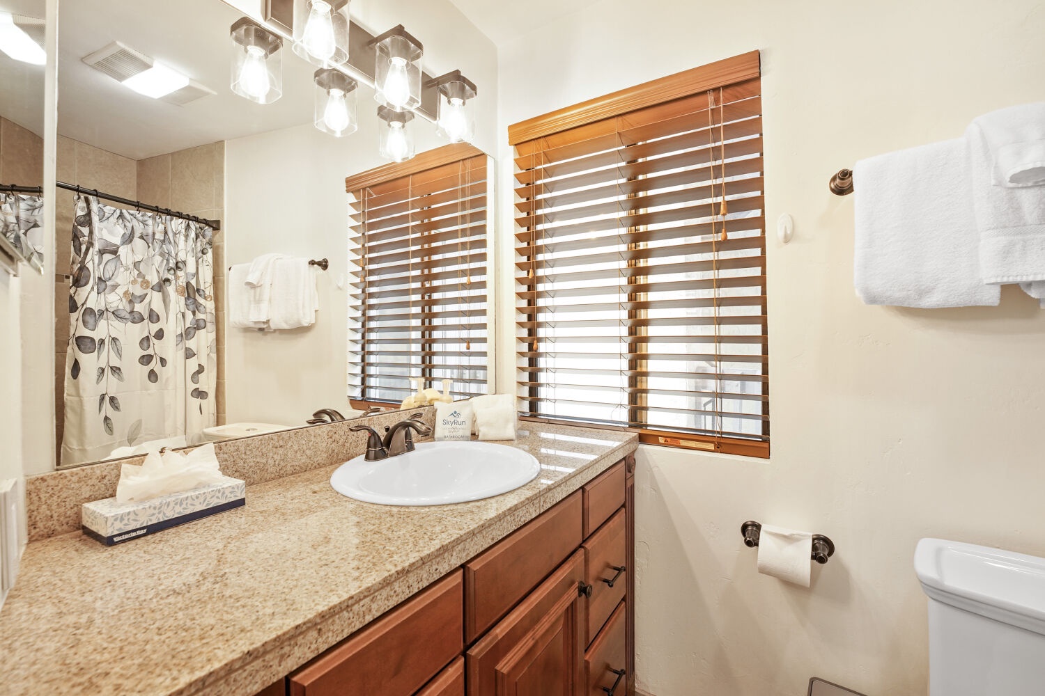 Guest Bathroom en-suite
