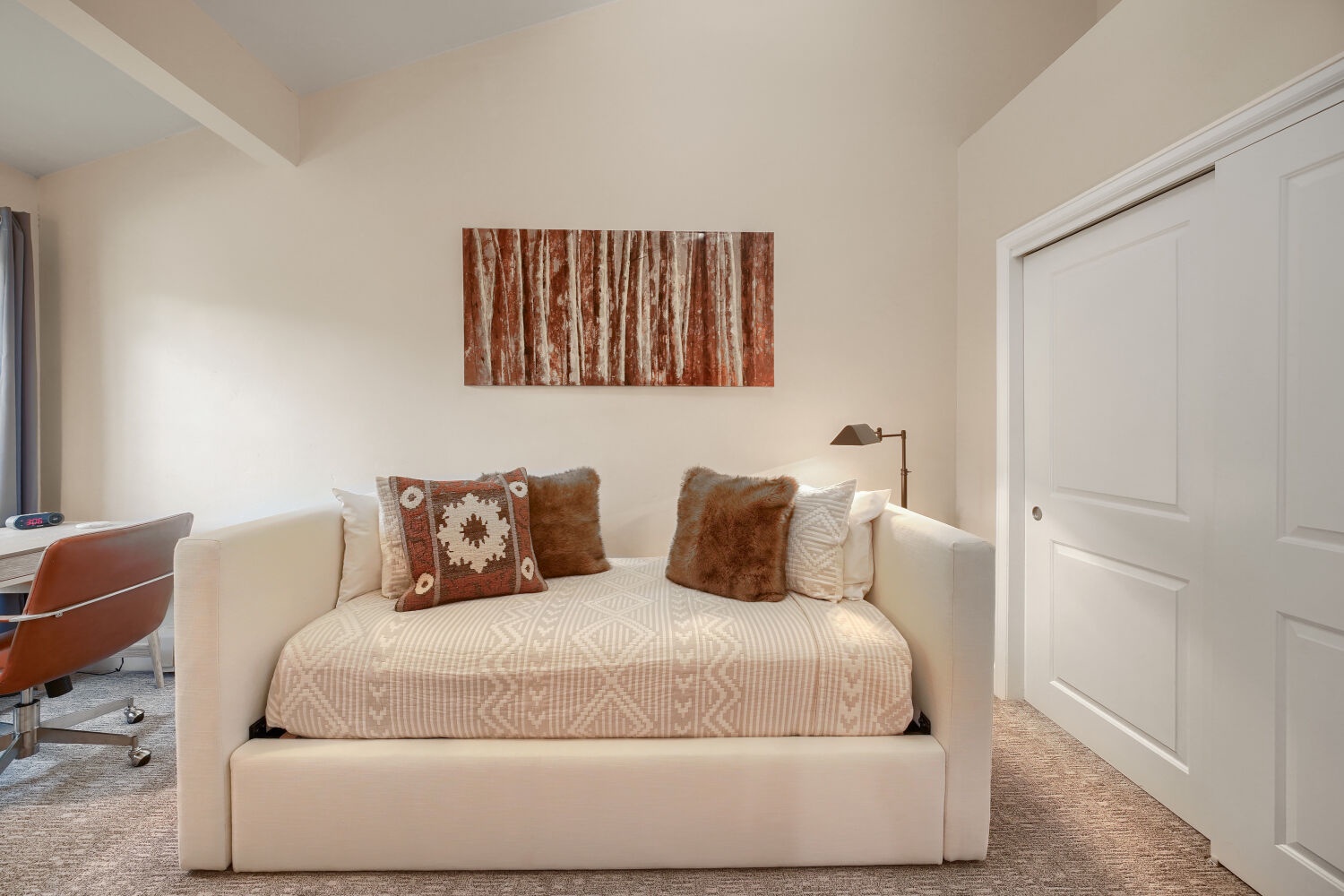 Guest bedroom 2/Office