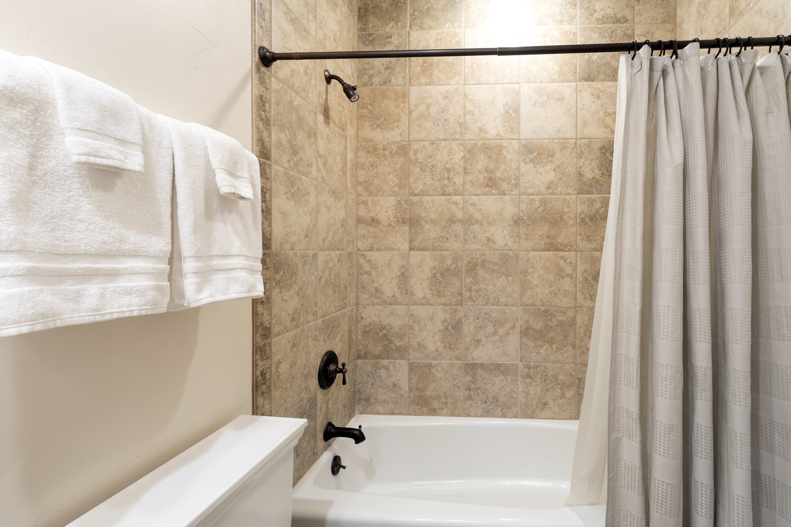 Spacious bath suite for groups