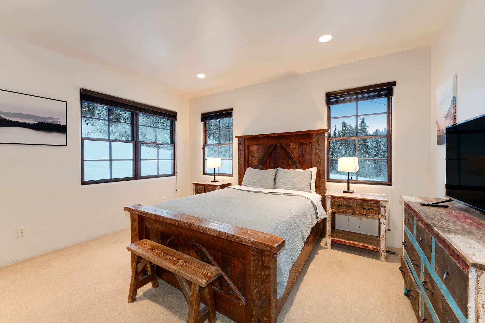 Cozy queen suite with ensuite