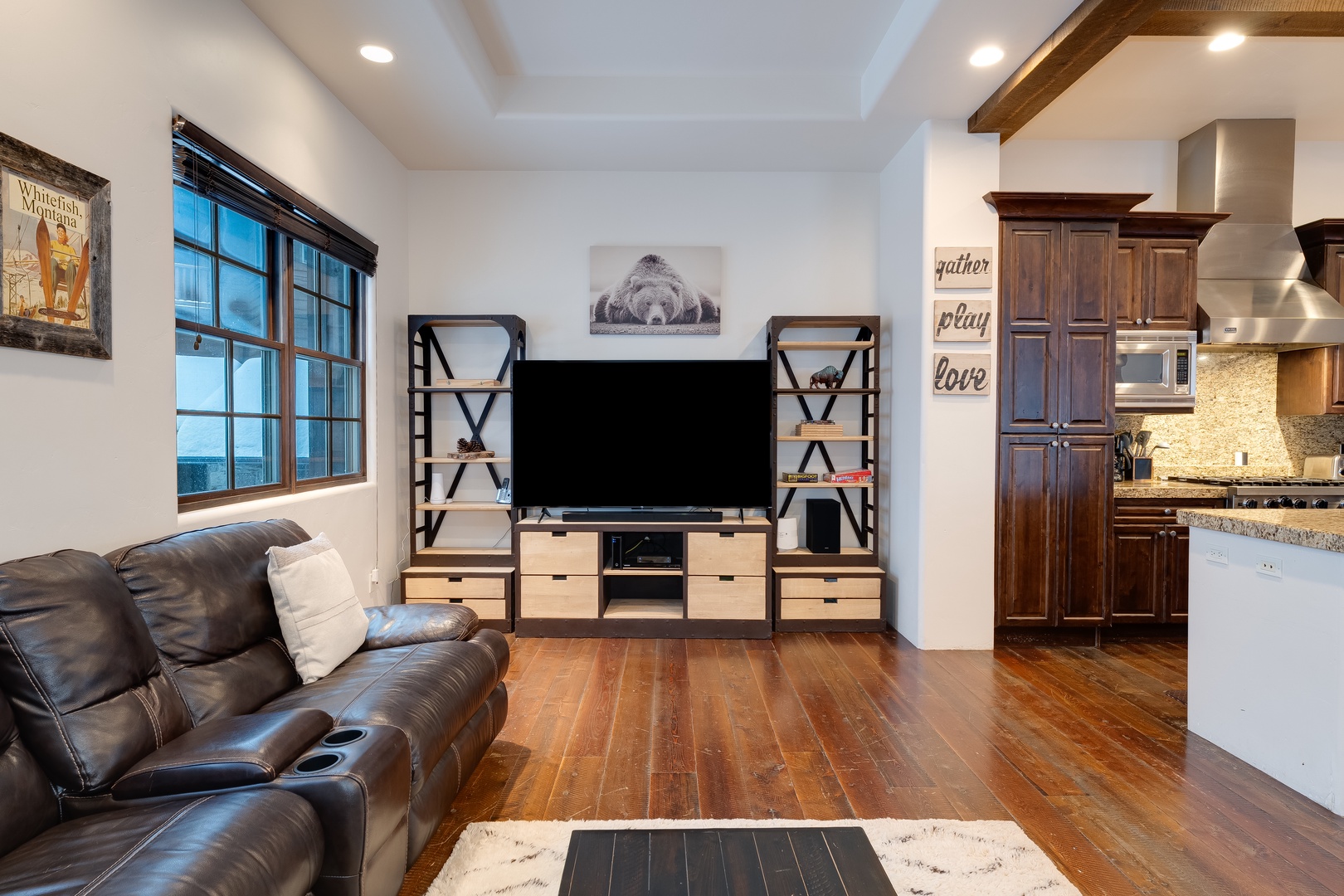 Open living with entertainment center