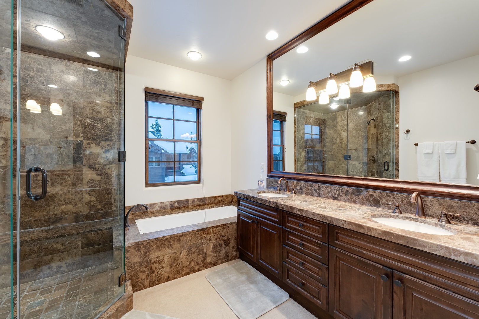 Cozy bathtub for apres soak