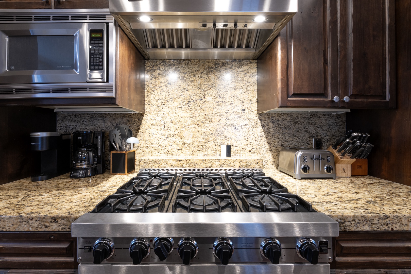 6-burner range for gourmet meals