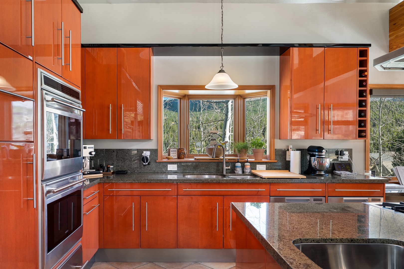 Huge kitchen with no detail amiss!