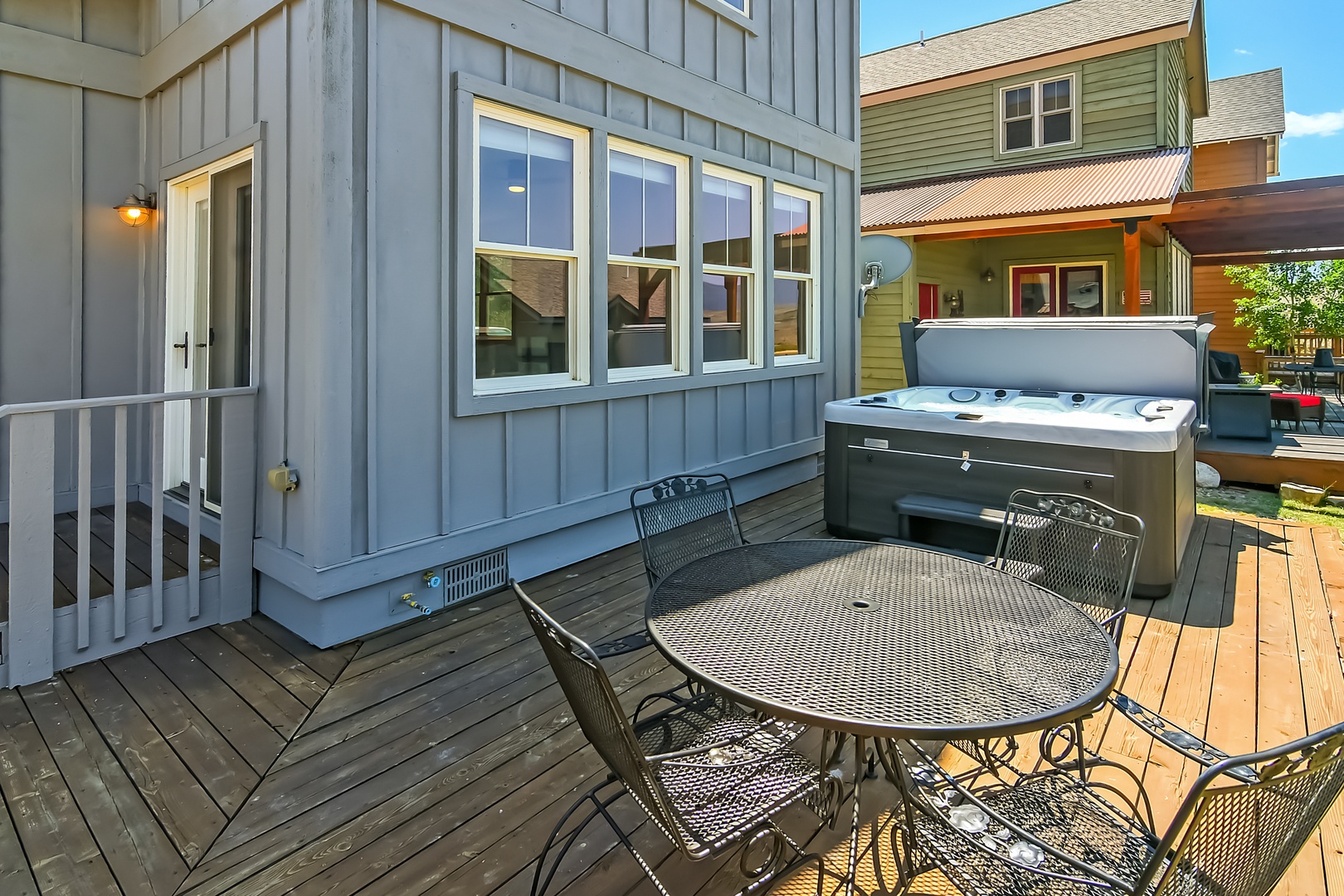 Your private outdoor deck features dining for six and a hot tub under open skies—perfect for morning coffee or evening soaks after exploring nearby trails and attractions.