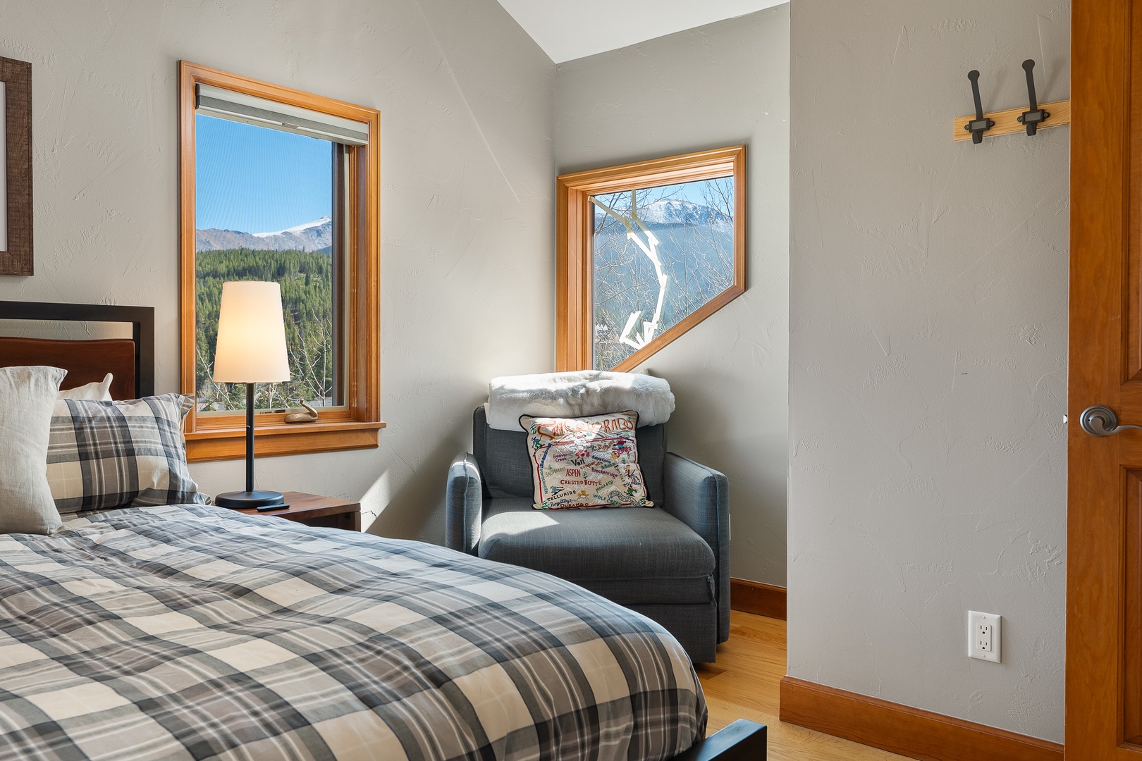 176 Fir Dr Upper Level SR-9