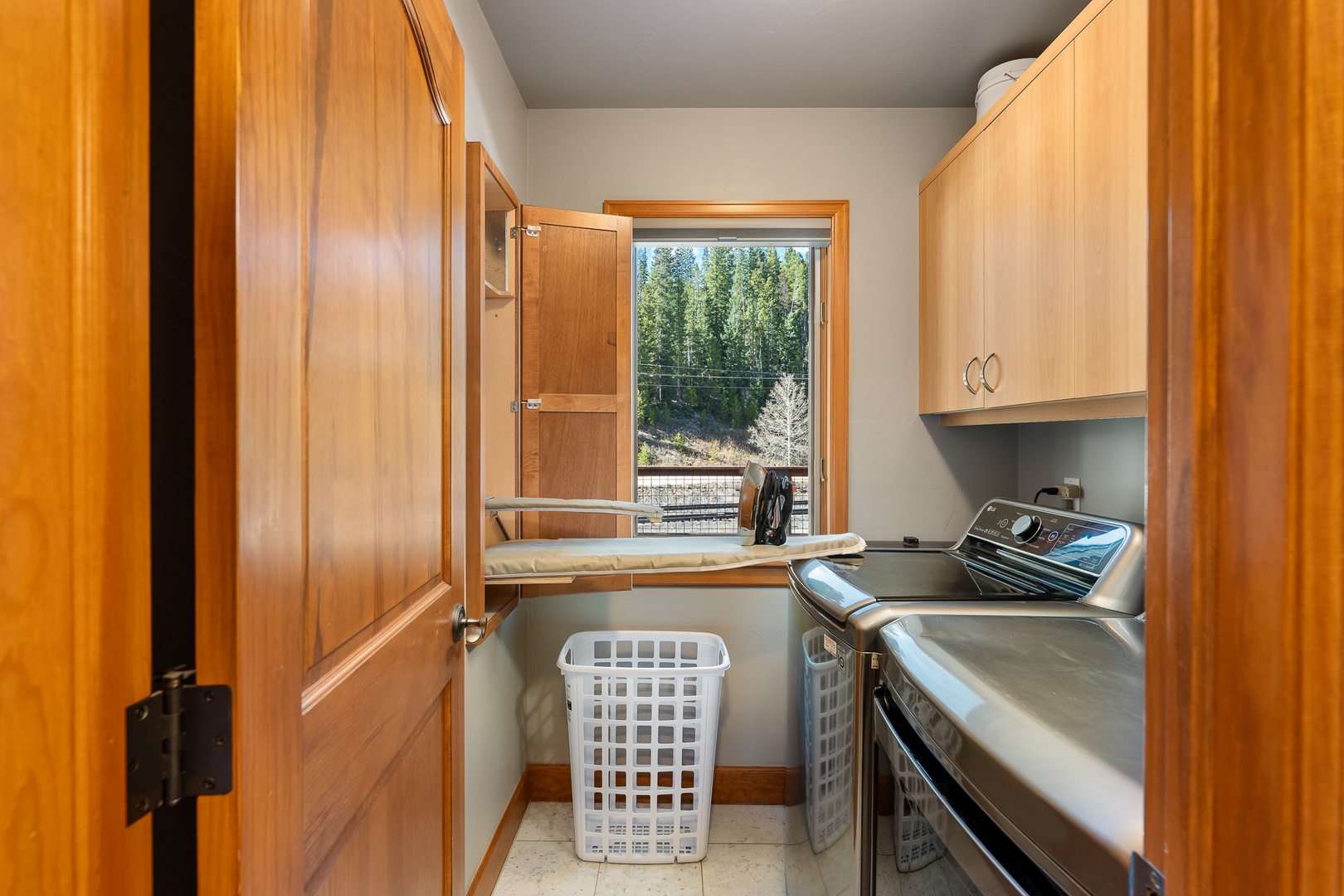 176 Fir Dr Upper Level SR-2