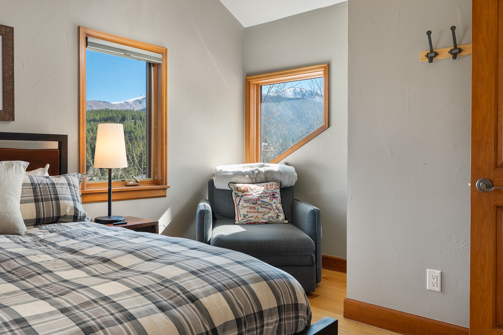 176 Fir Dr Upper Level SR-8