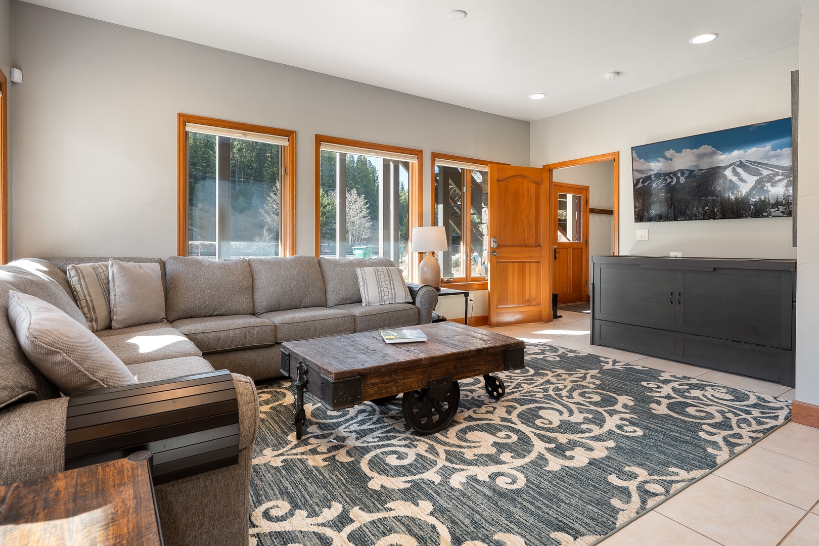 Lower level living room, tons of space and tons of windows!