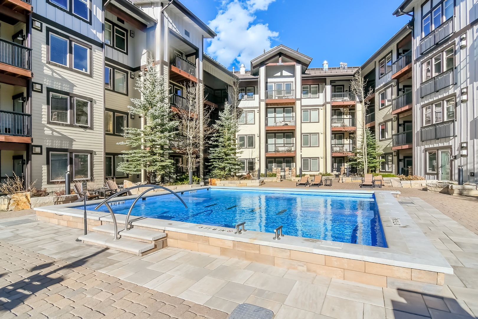 Founders Crossing Amenities Deck featuring a Large outdoor hot tub