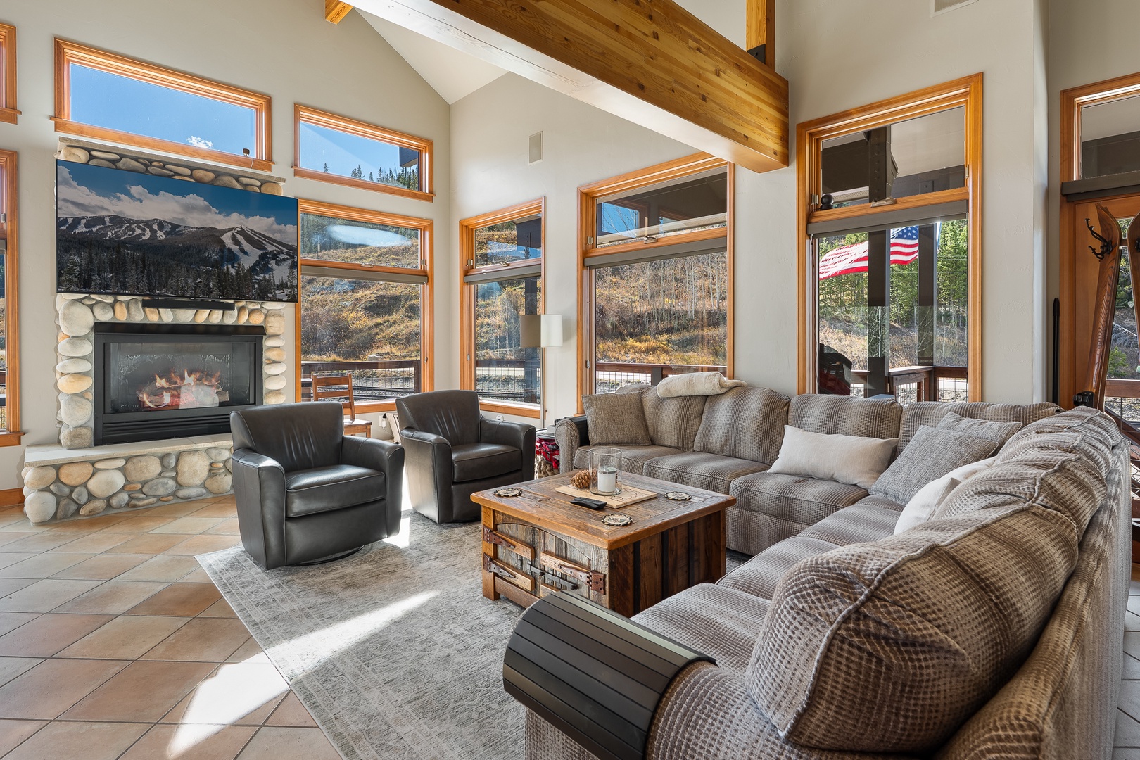 176 Fir Dr Upper Level SR-19