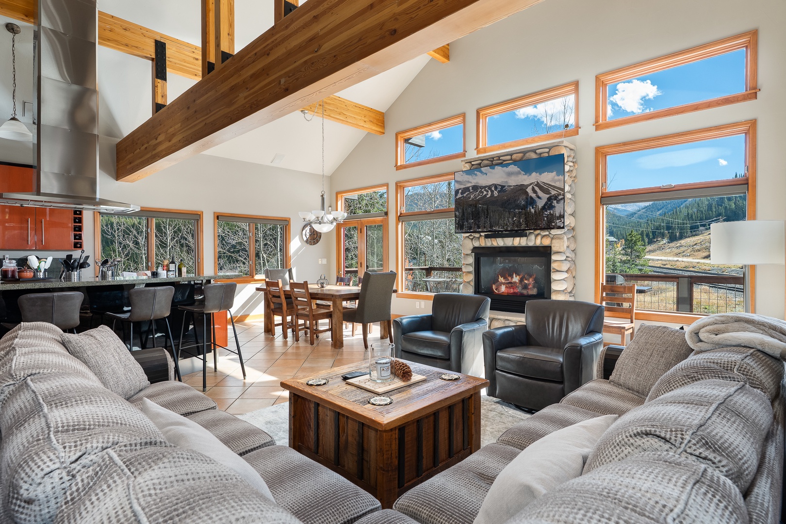 Floor to celing windows with breathtaking views of the mountains!