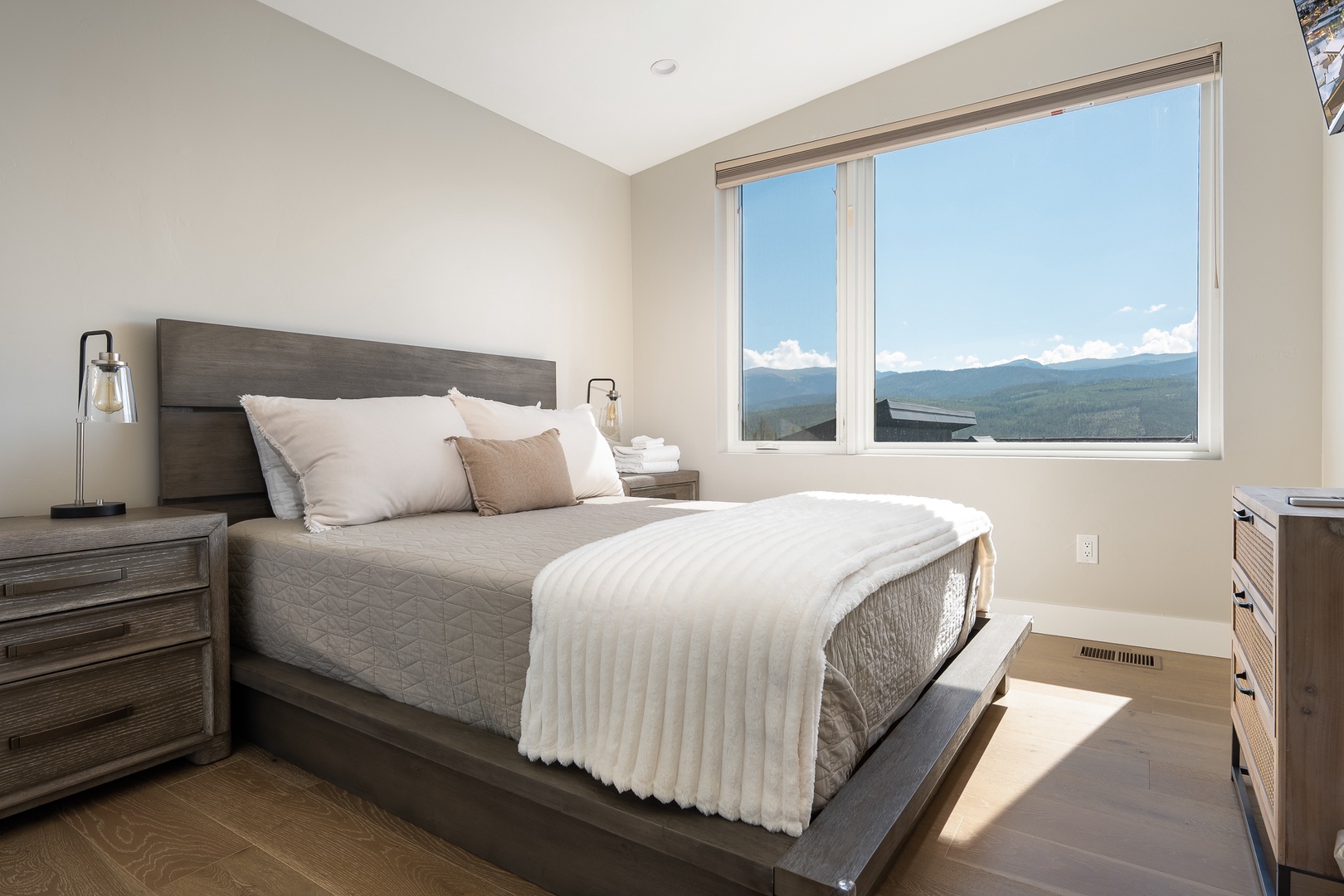The second bedroom with Queen also enjoys breathtaking mountain views from your window.
