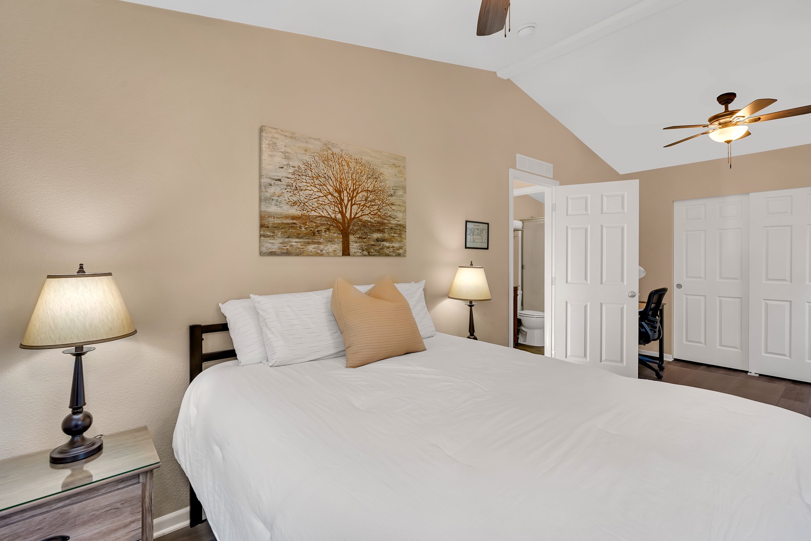Second bedroom with Queen bed.