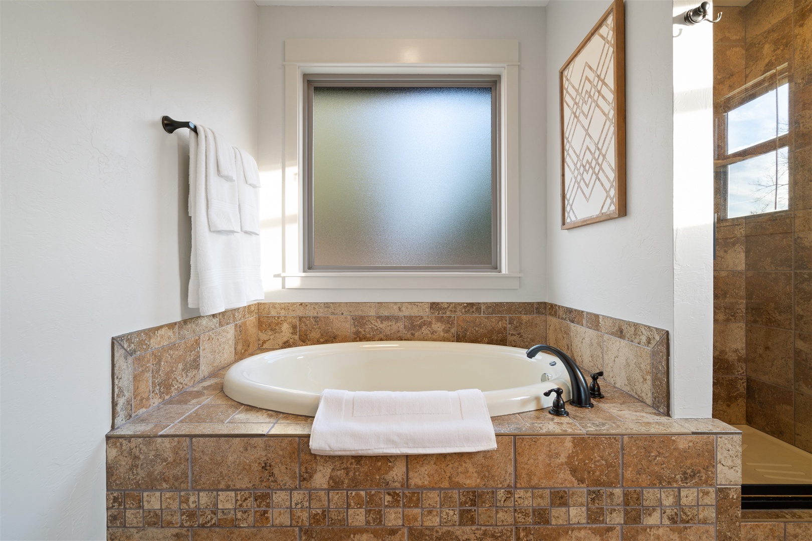 The Orchard - Entry Level King Suite Soaking Tub