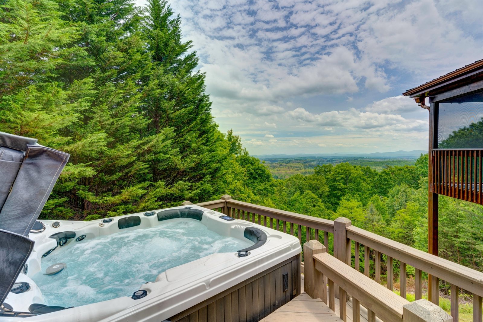 Sky Ridge - Hot Tub with a view
