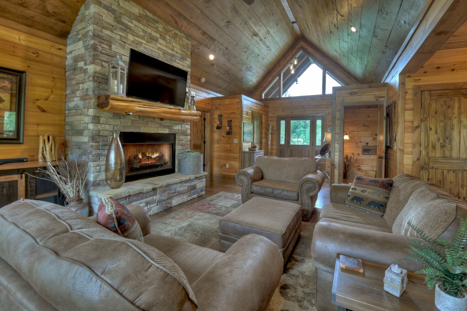 Woodsong - Living Room with Vaulted Ceiling