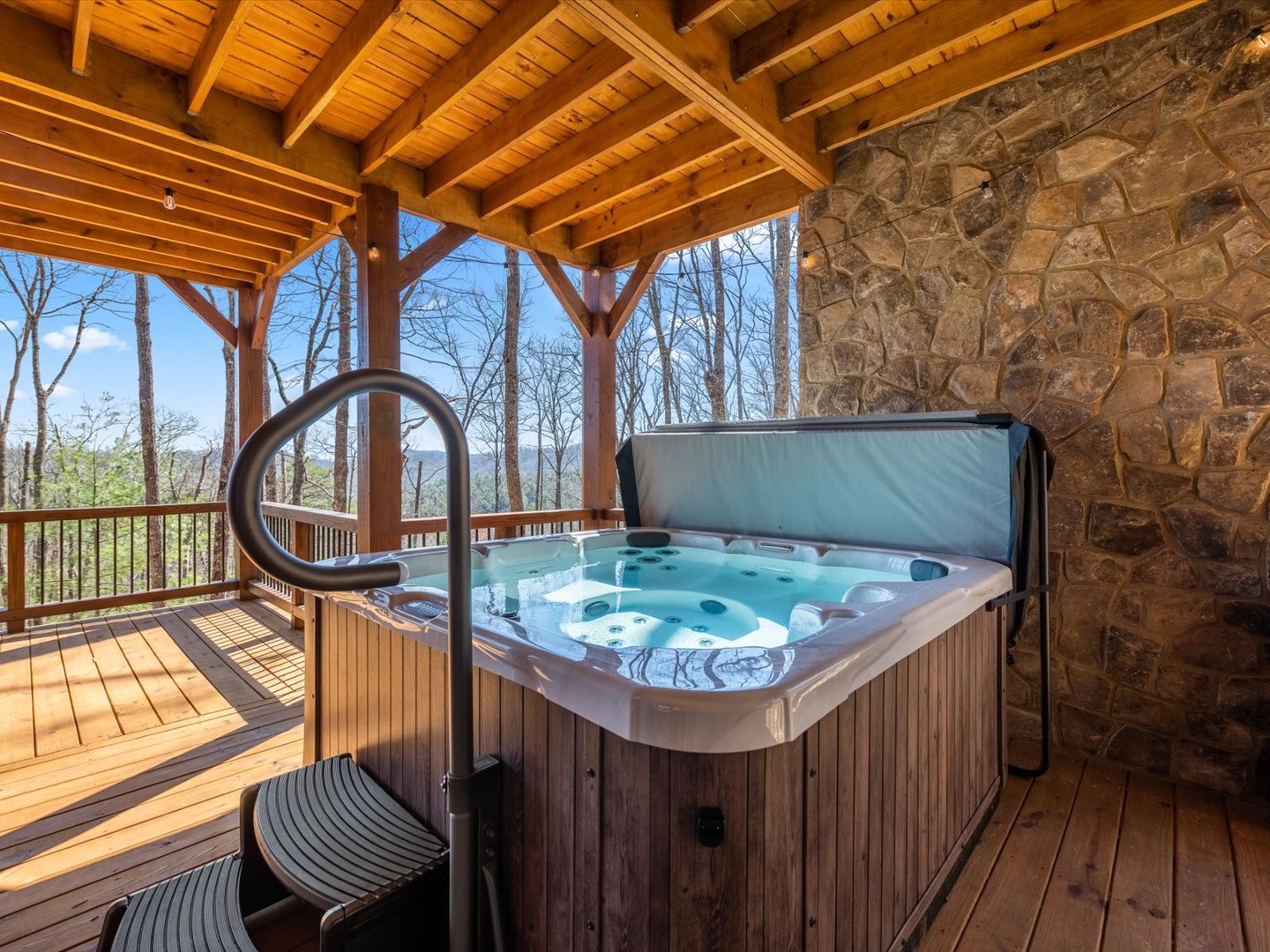 Tranquil Escape of Blue Ridge - Lower Level Deck Hot Tub