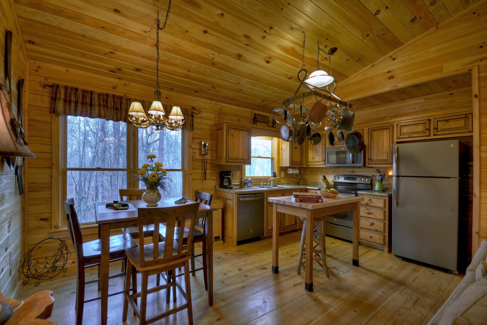 Bear Butte - Kitchen and Dining Area