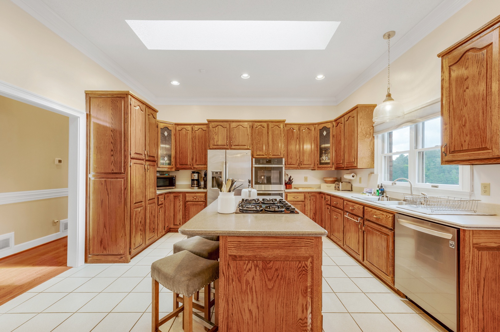 Blue Ridge Lakeside Chateau- Full size kitchen