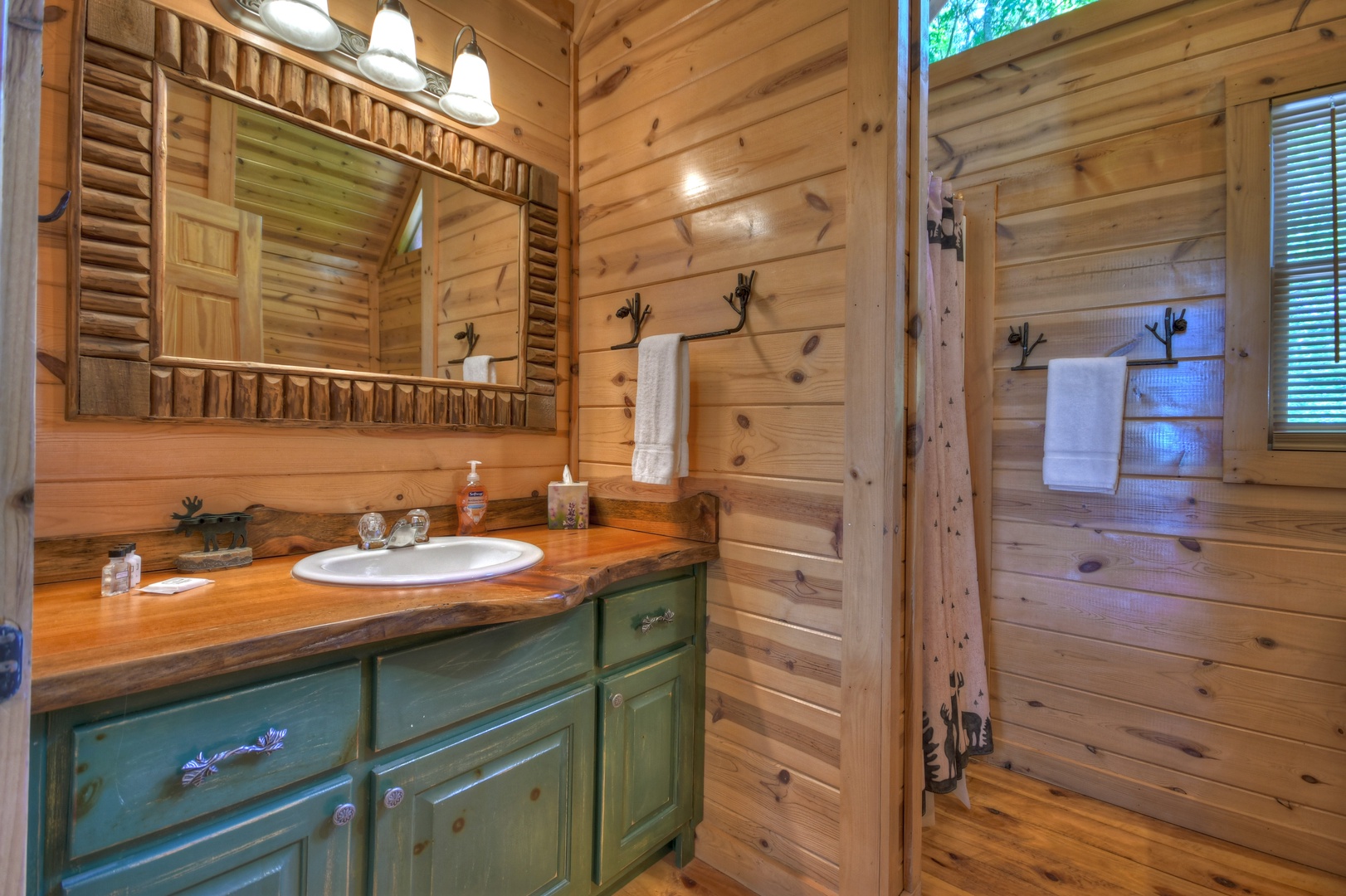 Whippoorwill Calling - Upper Level Primary Private Bathroom