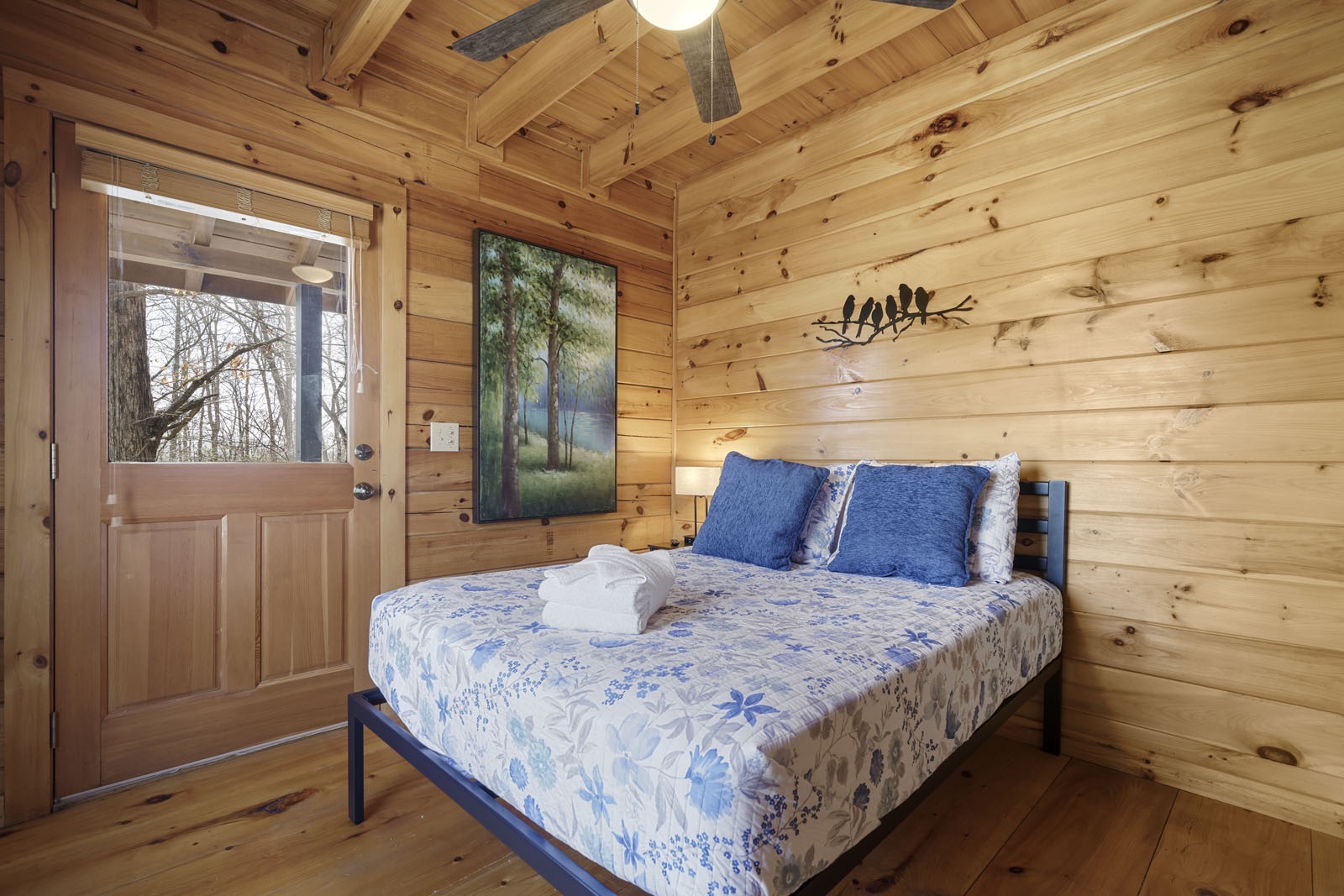Lake Ridge - Entry Level Queen Bedroom