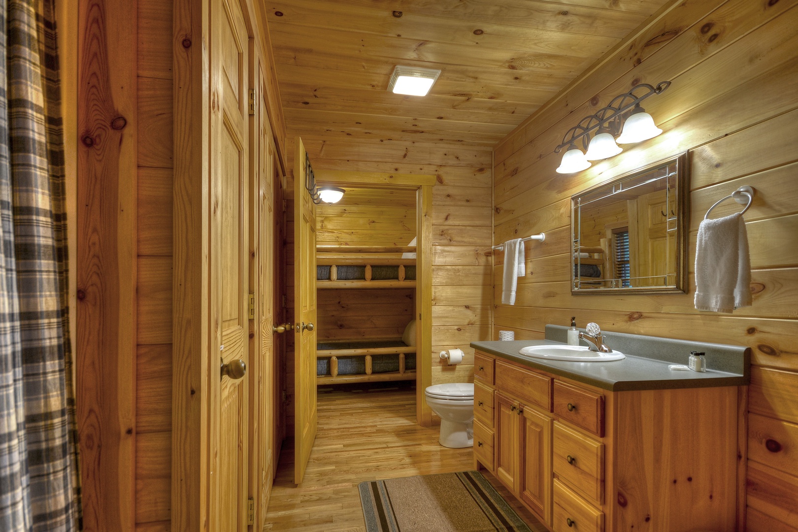 Hogback Haven- Entry level shared bathroom and bunk room